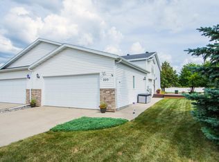 225 Suntree Ct, West Fargo, ND 58078