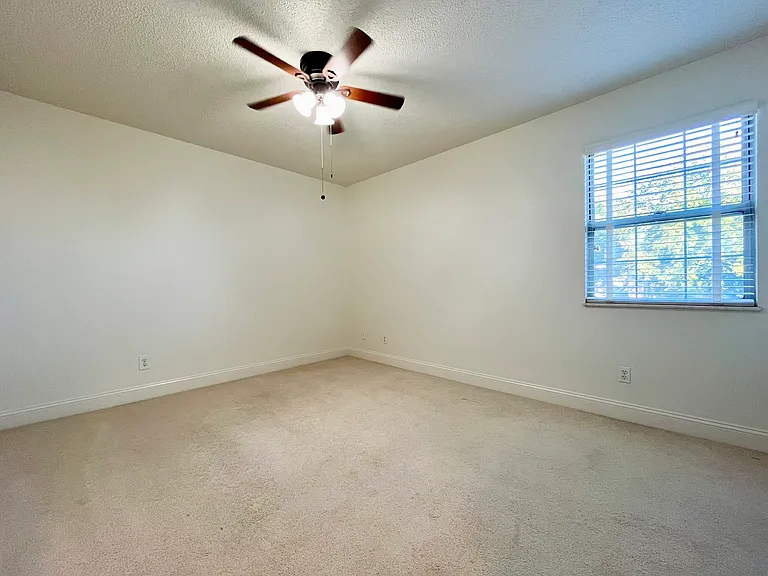 1503 Thrush Ter — Photo 8