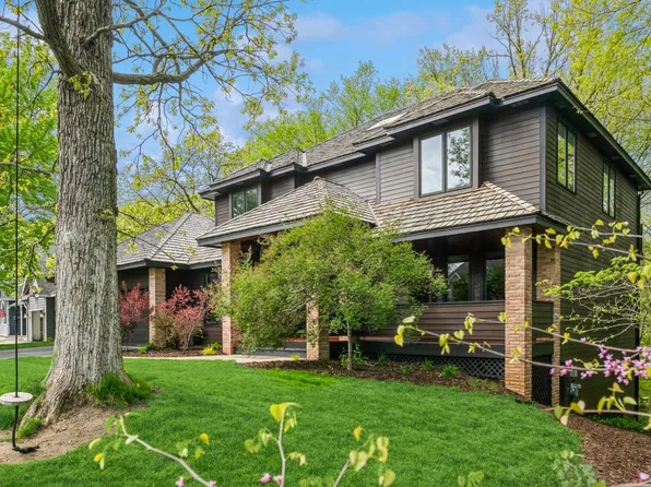 683 Brentwood Ln, Eagan, MN 55123