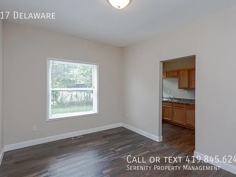 517 W Delaware Ave — Photo 10