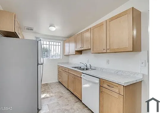 3 bed, 1500 sqft, $1,800 — Photo 3