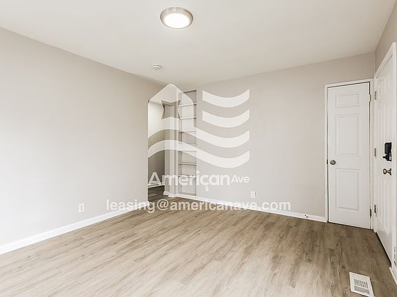 682741_004_wm_-_living_room_13619066.jpg