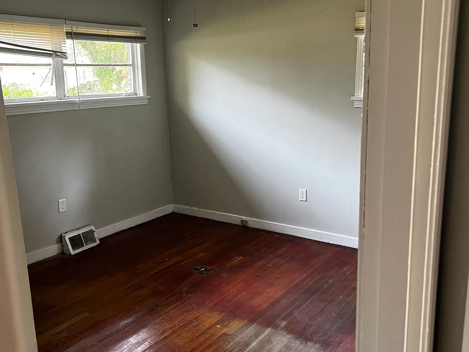 295 Wildwood Ter — Photo 3