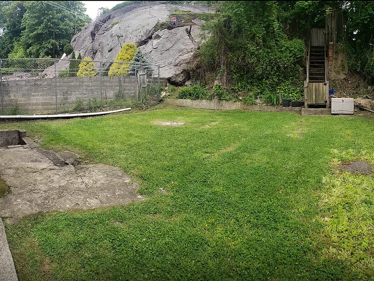 25 Rose Park Ave #2 — Photo 11