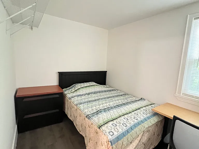 Simons Dr — Photo 1