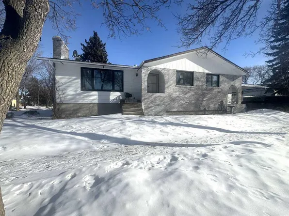 3807 W 62nd St, Camrose, AB T4V 3B5