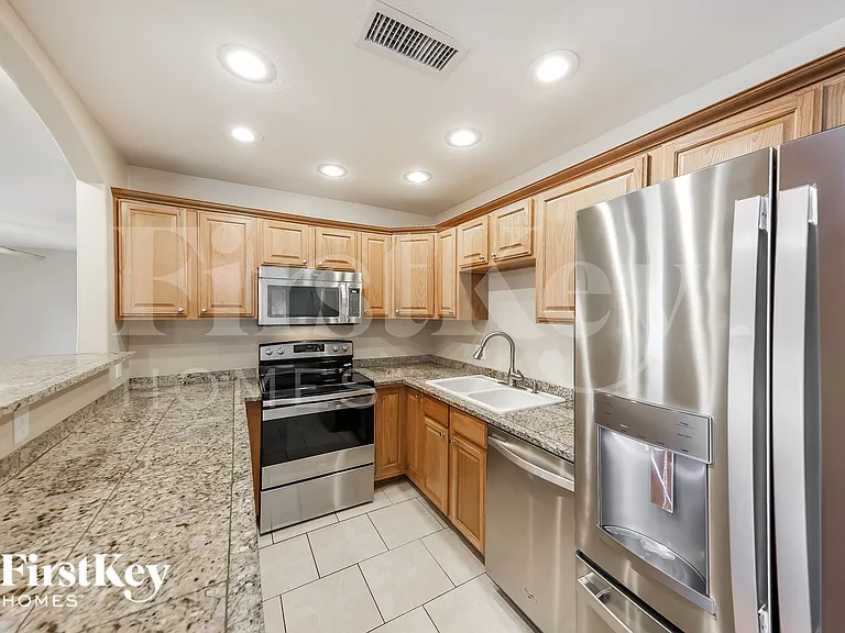 9044 N 52nd Dr — Photo 5