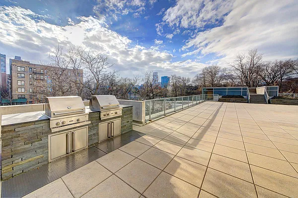 Sold by Isen & Company : Real Estate Advisors | media 27