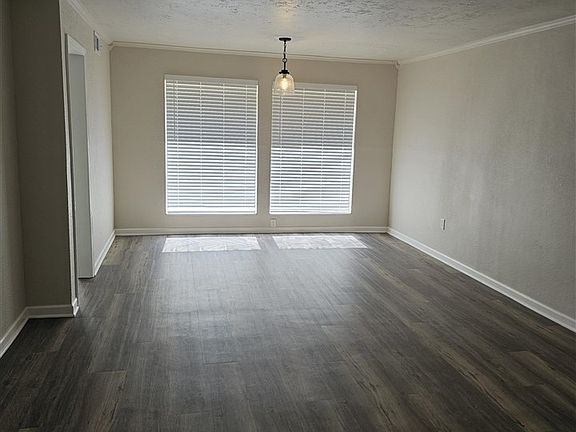 5th image of 3001 NE Kingsbriar Dr