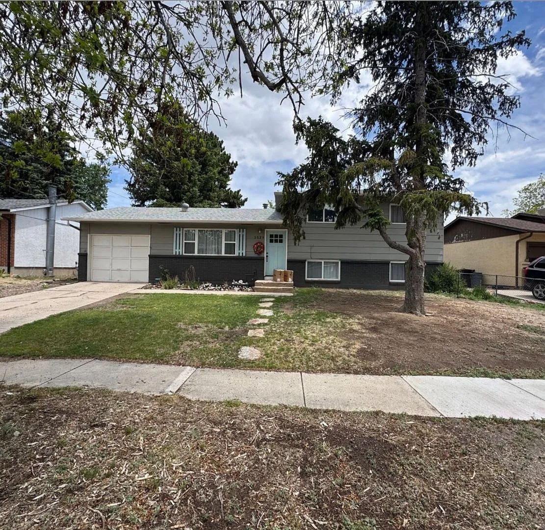 Stylish Tri-Level with Bonus Living Space and Huge Backyard! — Photo 1