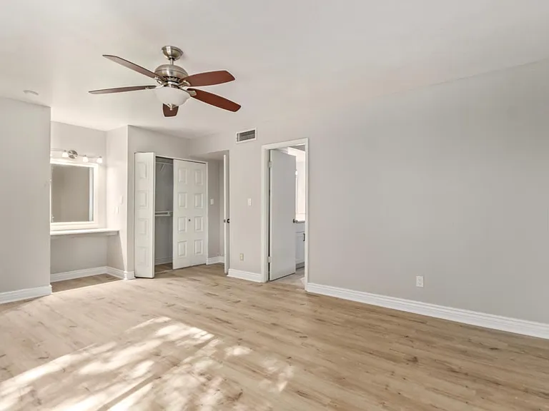5885 E Thomas Rd — Photo 20