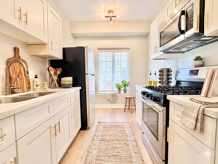 342 W Willetta St #1 — Photo 6