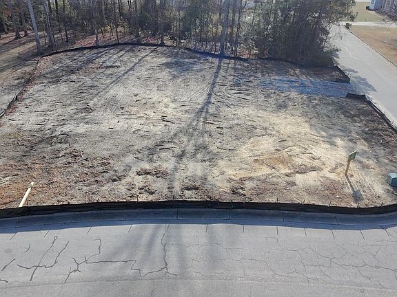 4th image of 3700 Arrowwood Drive N