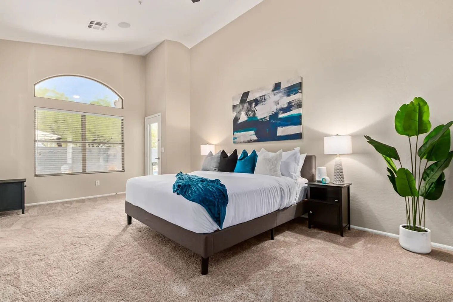 4 bed, 2.0 bath, 1851 sqft, $9,898 — Photo 3