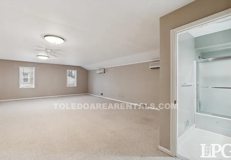 3835 Hillandale Rd E — Photo 33