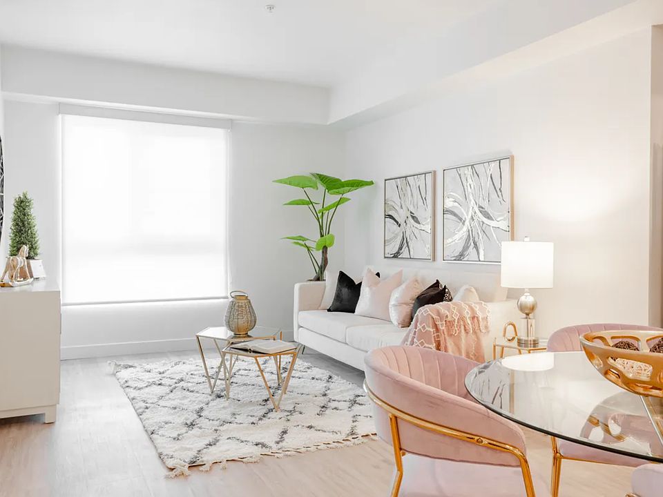 1st image of 801 S Harvard Blvd #402