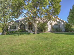 5754 Pine Tree Cir, Loma Linda, MO 64804