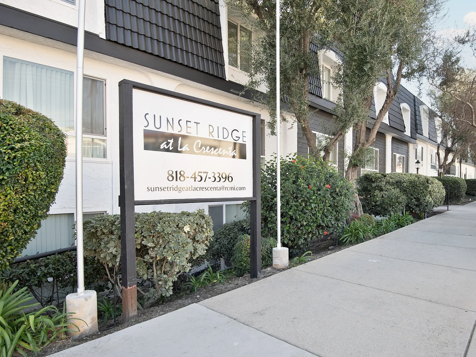 Sunset Ridge at La Crescenta — Photo 2