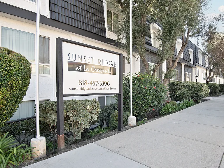 Sunset Ridge at La Crescenta — Photo 2