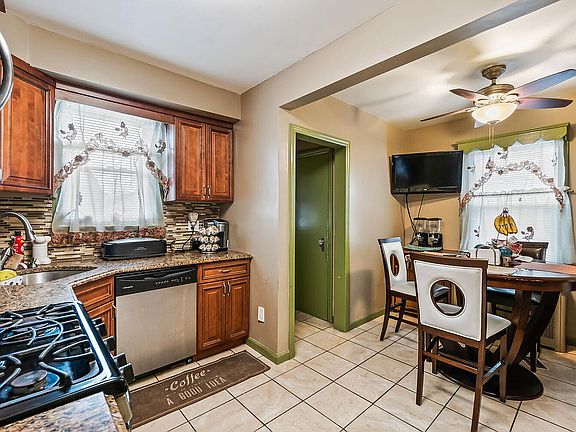 5th image of 11575 228th St