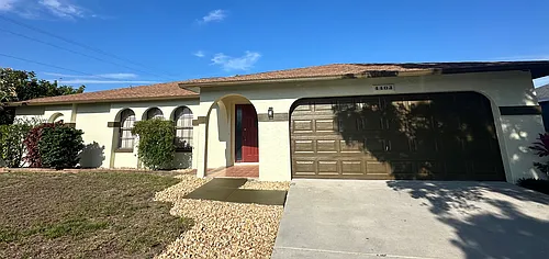 4403 SW 9th Pl Photo 1