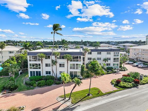 5th image of 1930 Gulf Shore BLVD N #E202