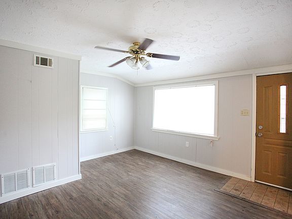 3rd image of 834 East Blvd