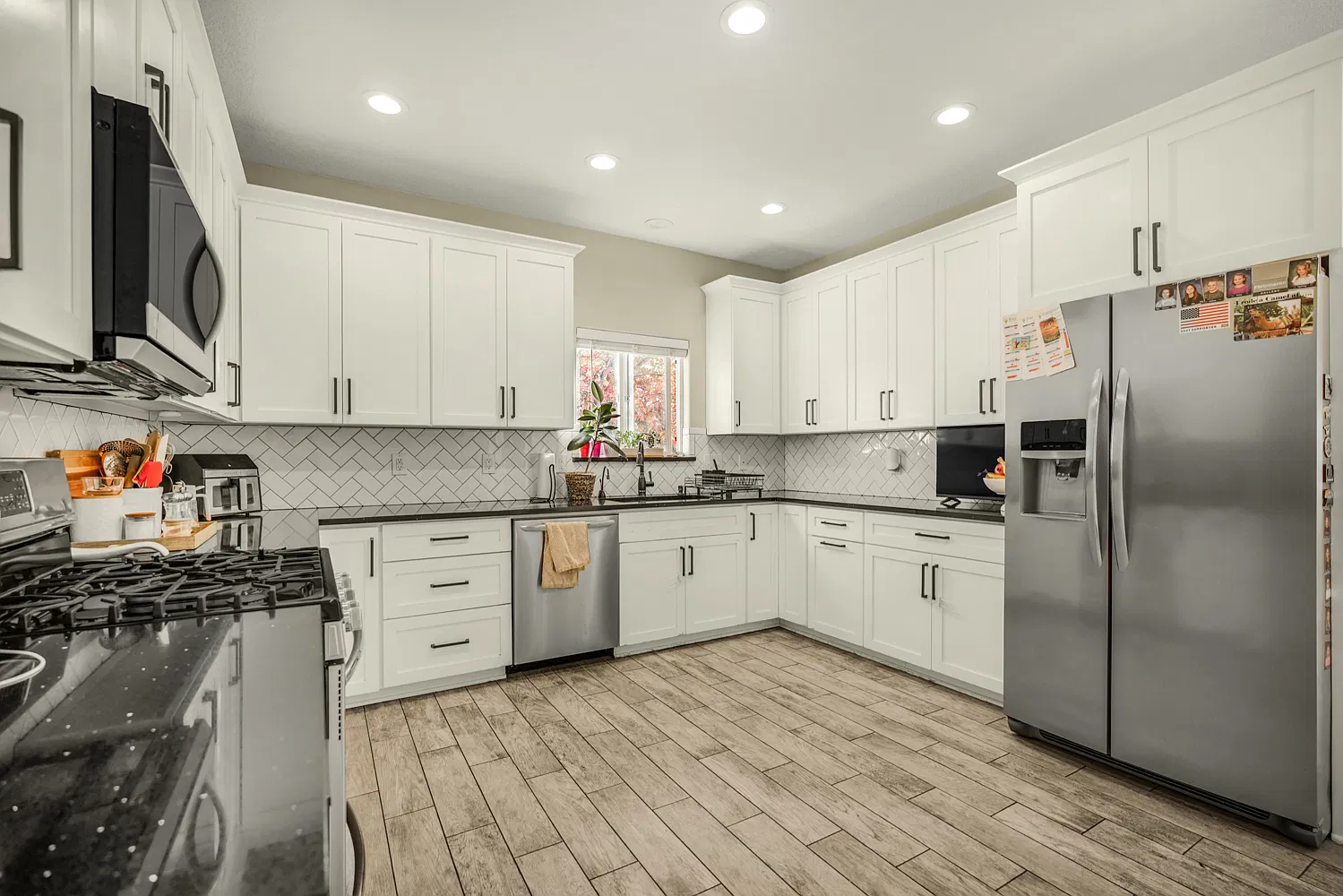 3 bed, 2.5 bath, 1807 sqft, $2,800 — Photo 3