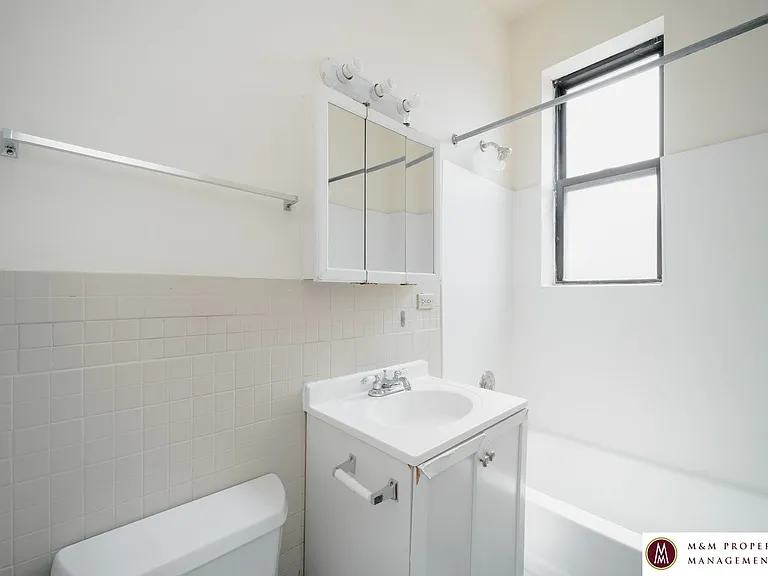 1117 S Racine Ave — Photo 7