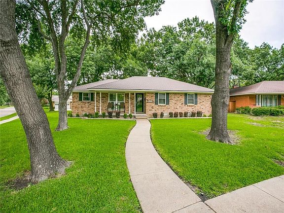 3rd image of 2122 Lansdowne Dr