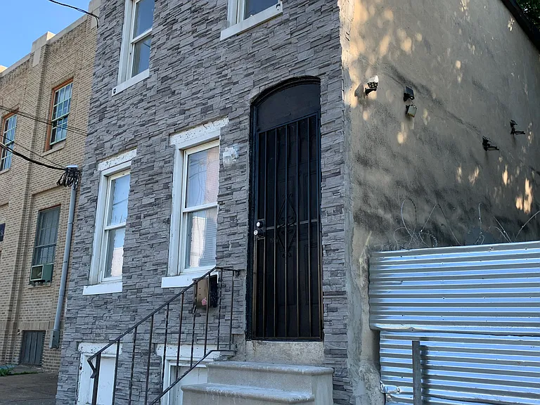 3 E 22nd St — Photo 2
