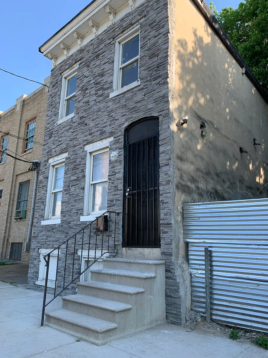 Building Photo - 3 E 22nd St