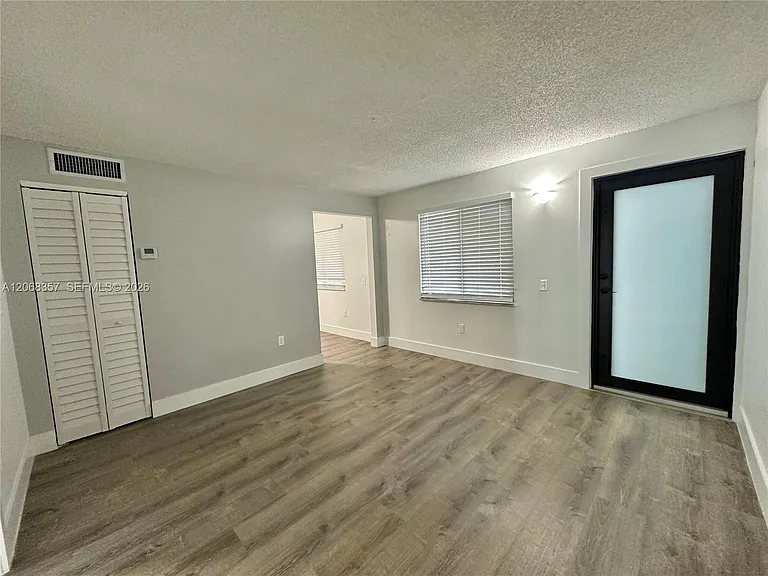 529 SW 4th St #303 — Photo 2