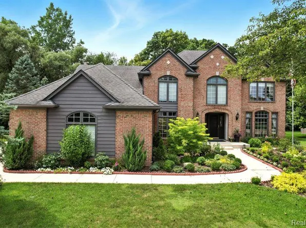 1400 Lakeview Dr, Rochester Hills, MI 48306