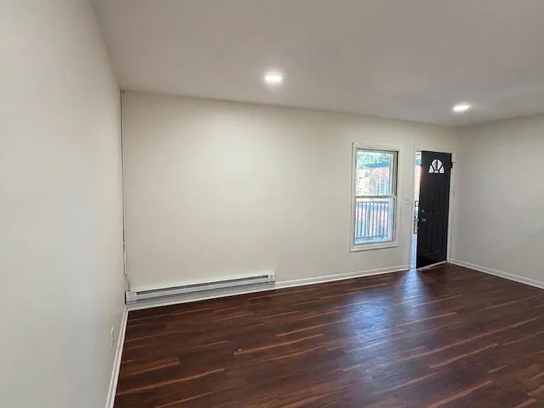16745 Greenfield Rd #10 — Photo 2