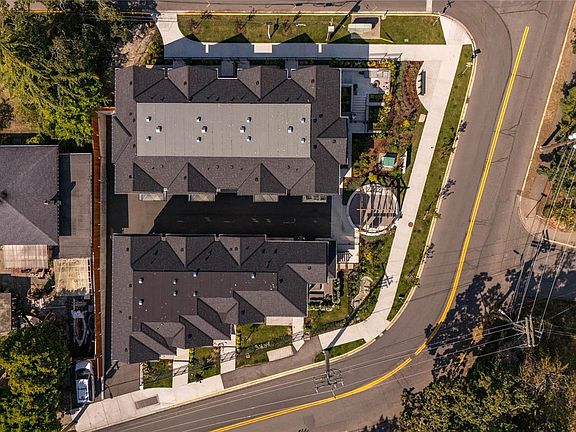 2nd image of 820 Dunsmuir Rd #5