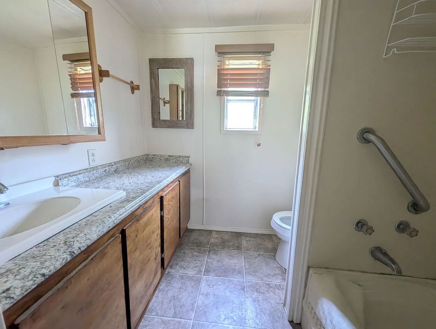 Available Now - Home on Large Lot on AR Side — Photo 4