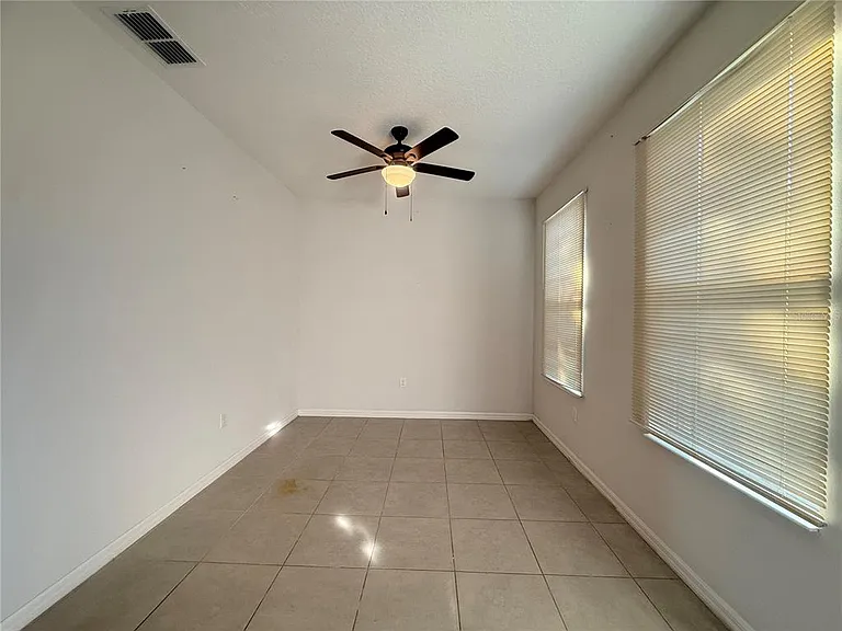 423 Kestrel Dr — Photo 7