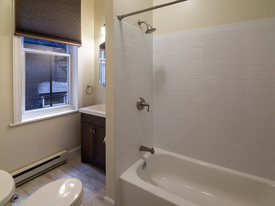 Studio Unit 2M $1,195
