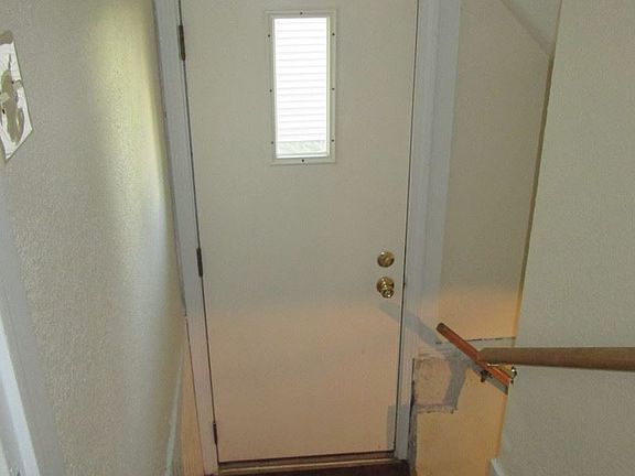 3rd image of 431 Lawrence Ave