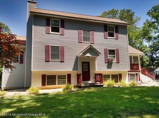 46 Havens Bridge Rd, Farmingdale, NJ 07727