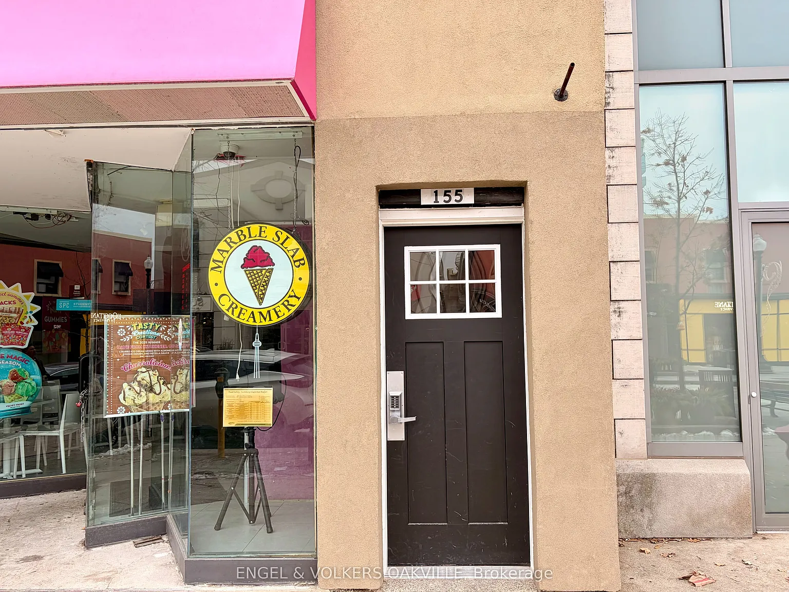 155 Lakeshore Rd E — Photo 2