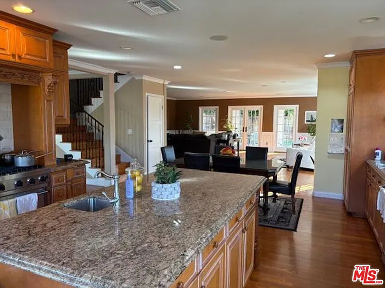 10328 Dunkirk Ave — Photo 2