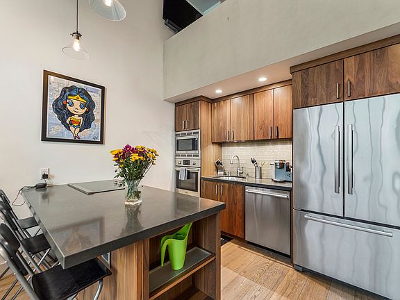 5th image of 601 4th St Unit 106