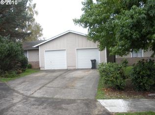 855-857 SE Lambert Cir, Gresham, OR 97080