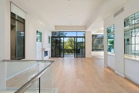 1673 Waynecrest Dr — Photo 10
