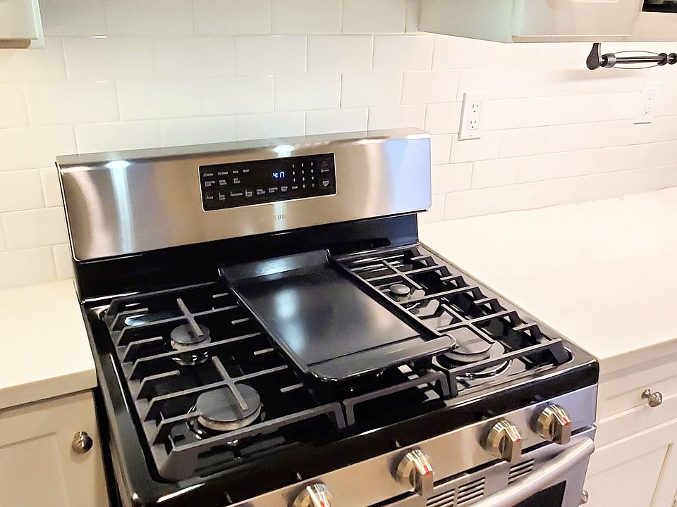includes a griddle!