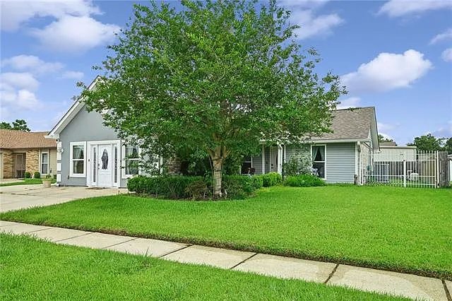 3 bed, 2.0 bath, 1891 sqft, $2,000 — Photo 2