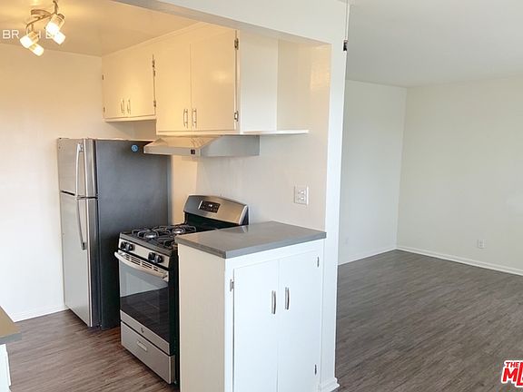 4th image of 5642 S La Brea Ave #20A