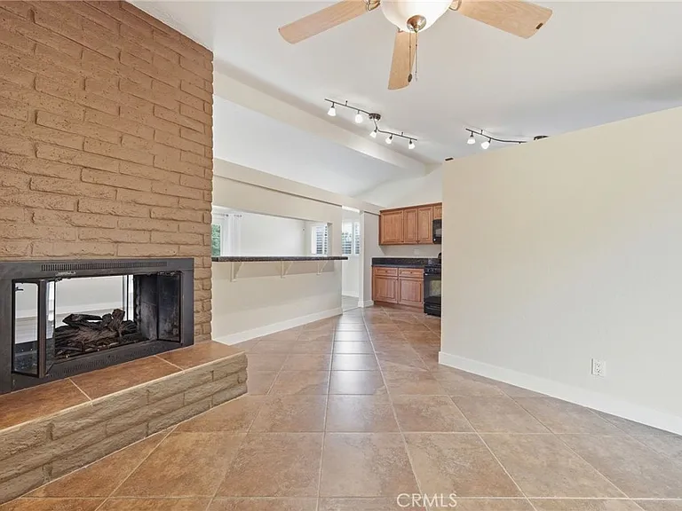 253 Princeton Dr — Photo 3